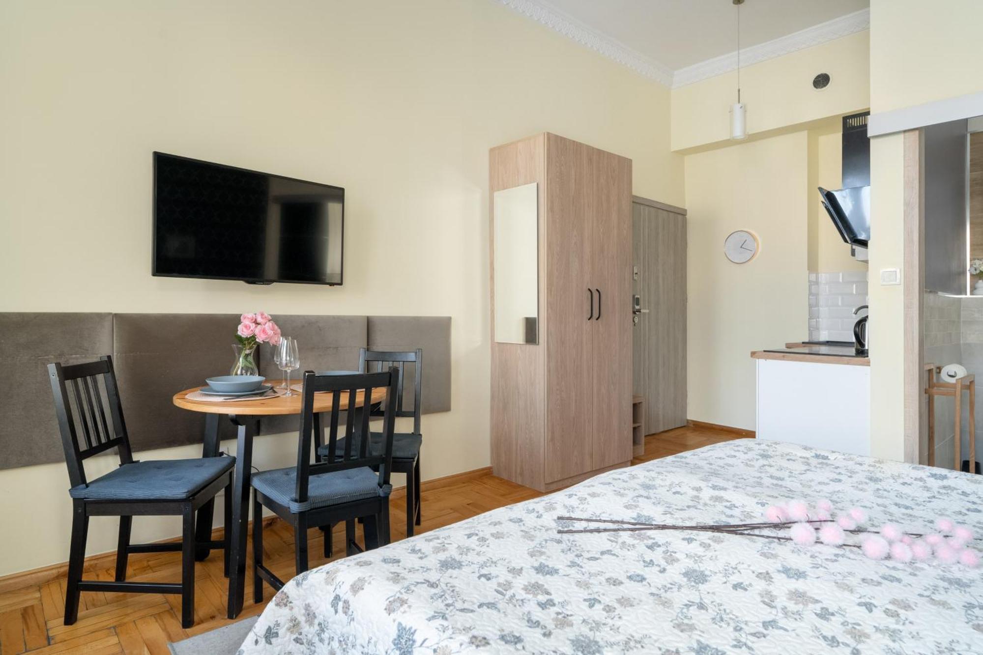 Przytulne Studia Very Berry W Poznaniu Blisko Parku By Noclegi Renters Kültér fotó