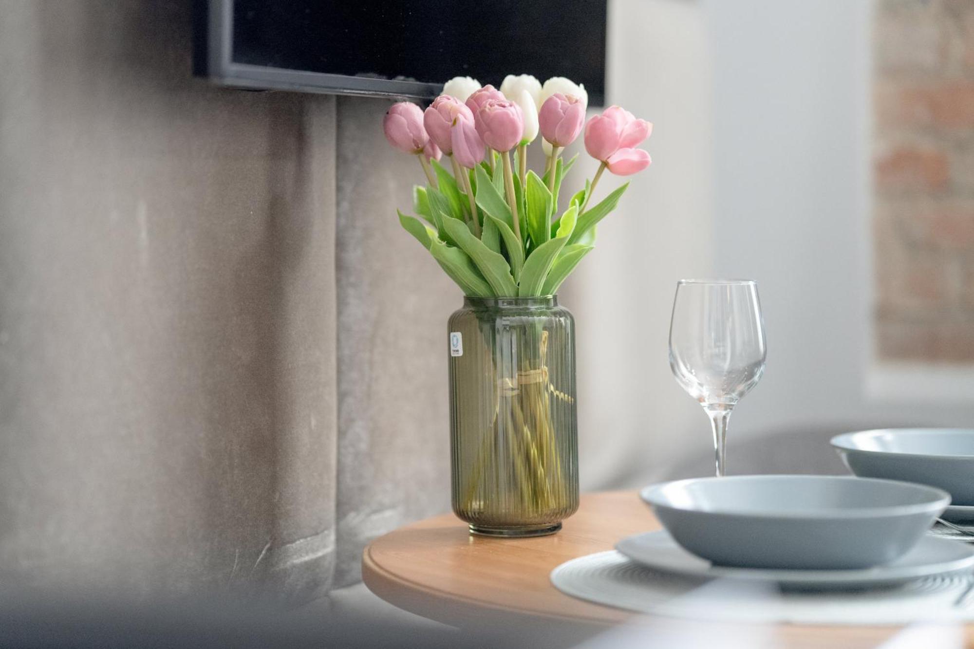 Przytulne Studia Very Berry W Poznaniu Blisko Parku By Noclegi Renters Kültér fotó